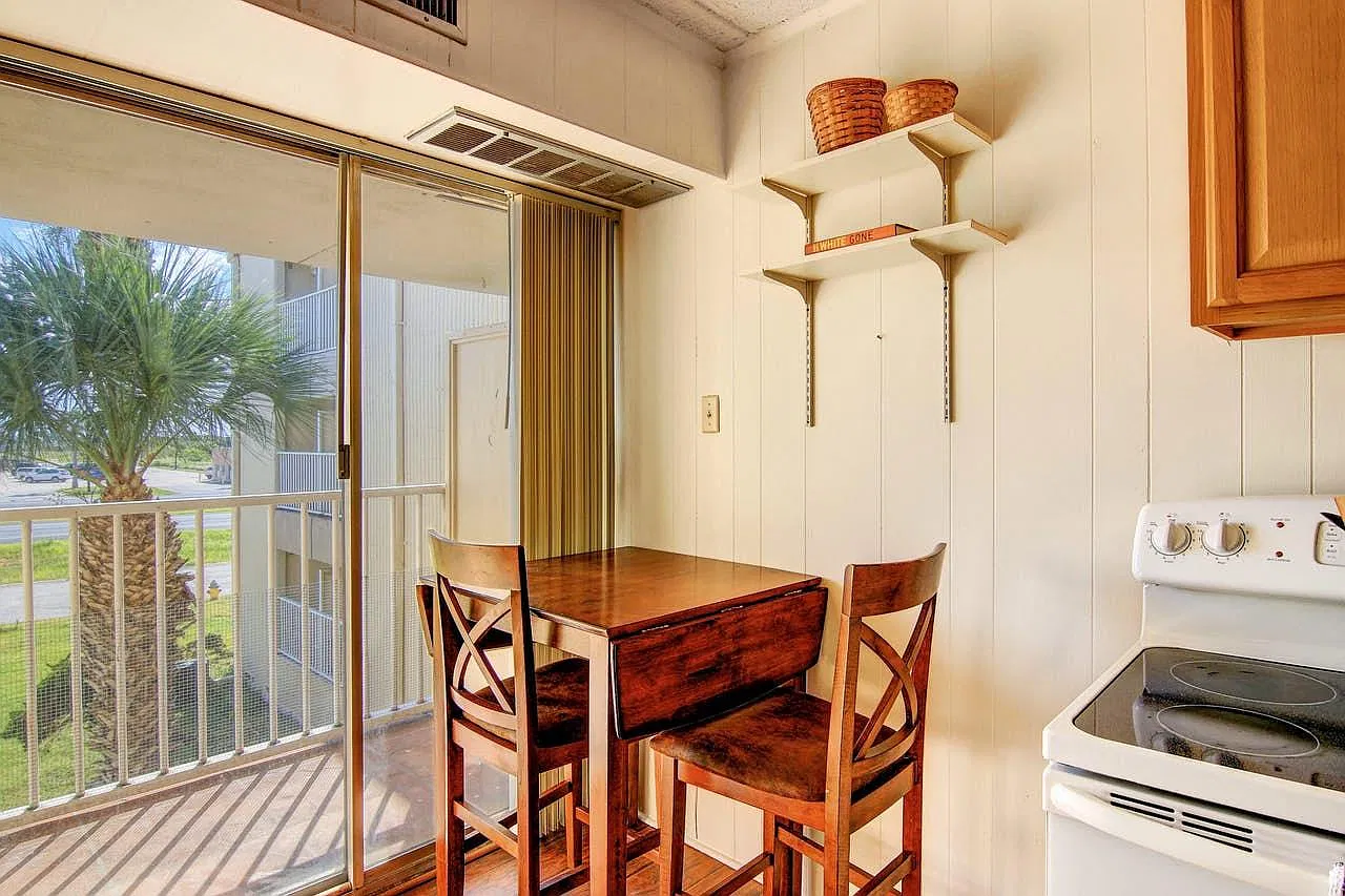 Studio, 388 sqft, $950 — Photo 4