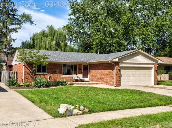 9035 Houghton St, Livonia, MI 48150