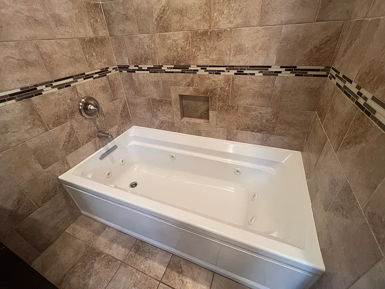 Tub with jets and heater