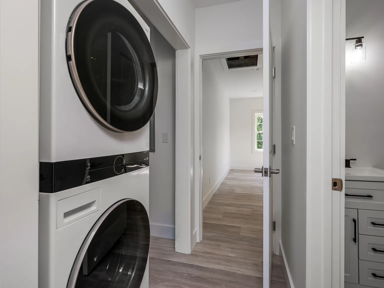 2 bed, 945 sqft, $2,095 — Photo 3