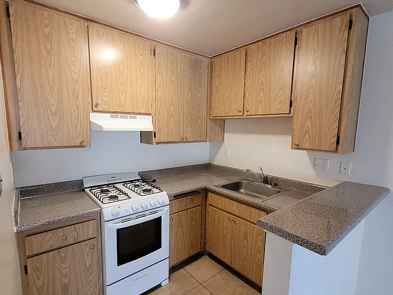 Gramercy Apartments — Photo 8