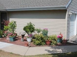 109 Oxford Ln, Cambridge, WI 53523