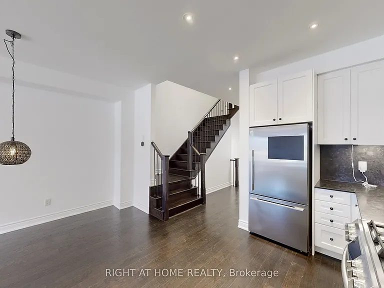31 Lady Evelyn Cres — Photo 17