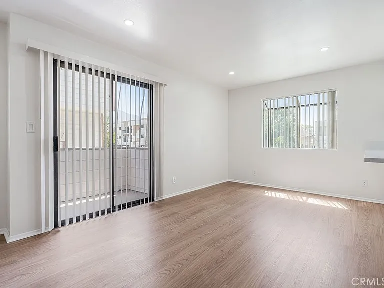 1129 Linden Ave #1 — Photo 8
