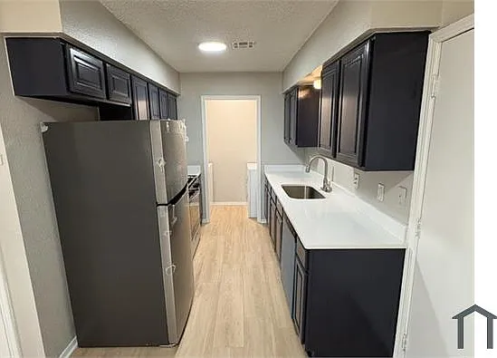 3 bed, 1123 sqft, $1,728 — Photo 3