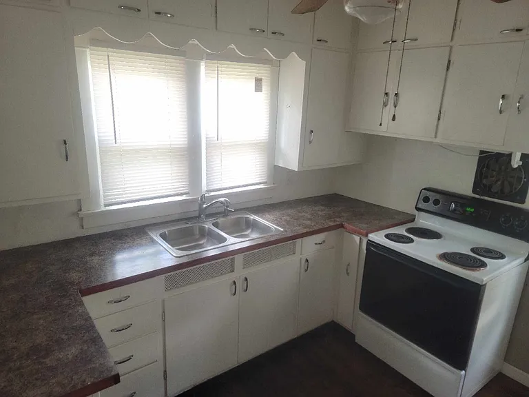 127 Kingman Ave E — Photo 8