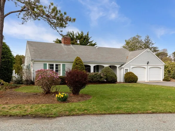 2 Par 3 Dr, South Yarmouth, MA 02664