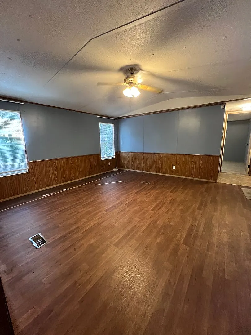 Coming Soon 2 bedroom 2 bathroom single wide mobile home. — Photo 4