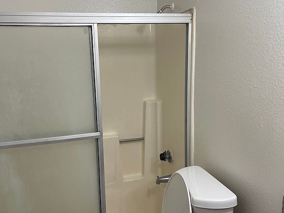 4th image of 601 Dewey Ave APT K