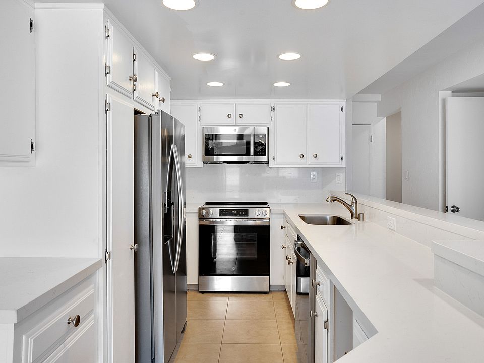 1st image of 2850 Bayside Walk