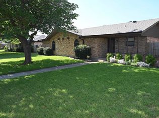 2117 Wellington Dr, Grand Prairie, TX 75051