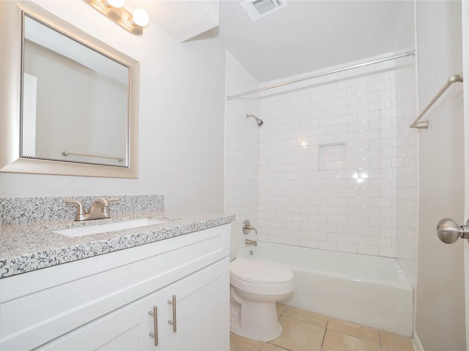 2 bed, 1.5 bath, 20916 sqft, $1,100 — Photo 1