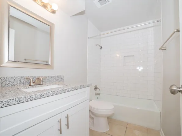 2010 E Travis St #116, Liberty, TX 77575