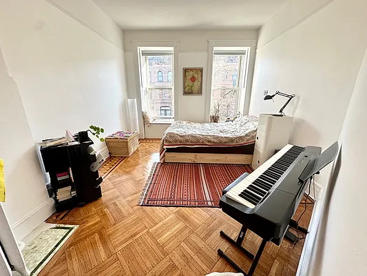 Rented by Garfield Realty  | media 21