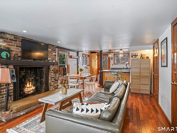 3rd image of 7 Peaceable Street