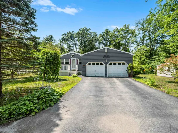 12 Autumn Circle, Plaistow, NH 03865