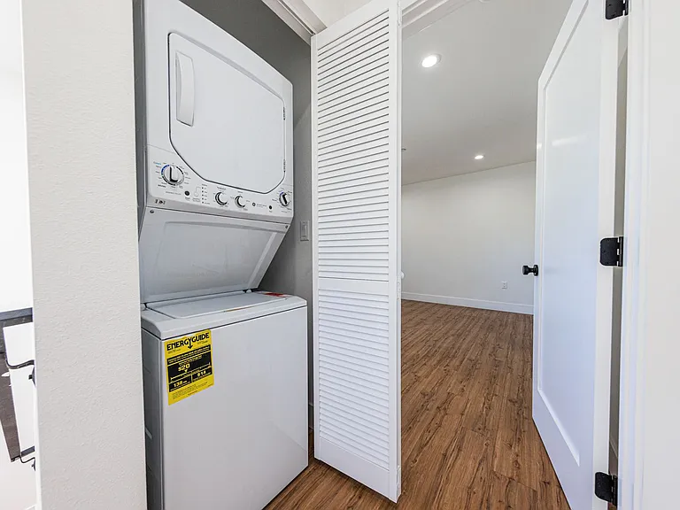 Luxury 3 & 4 Bed Townhomes | Walk to NoHo Arts District + Toluca Lake — Photo 49