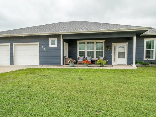 903 16th St, Valley Falls, KS 66088