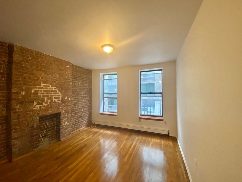 1st image of 449 W 37th St #4WR