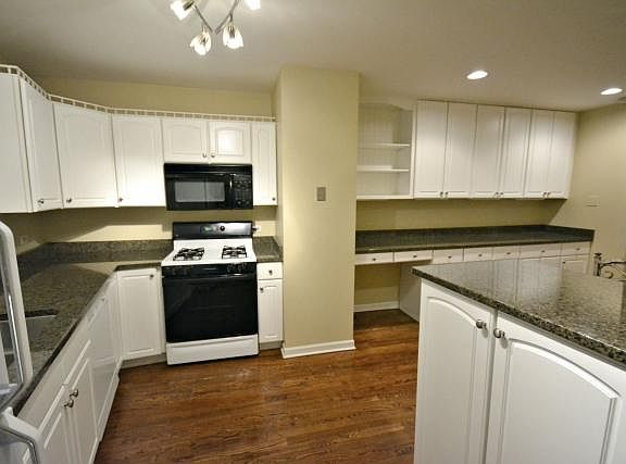 3rd image of 623 W Drummond Pl #3600