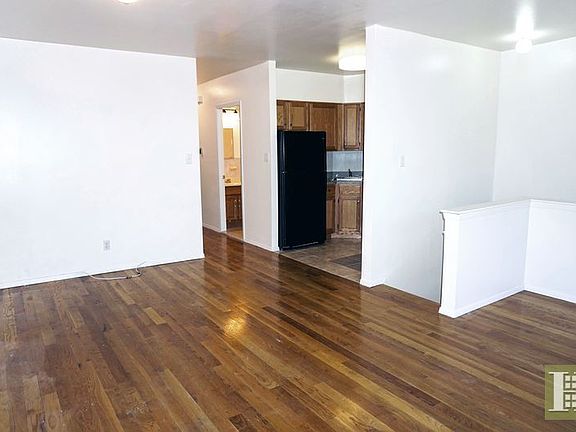3rd image of 284 Chauncey St #2