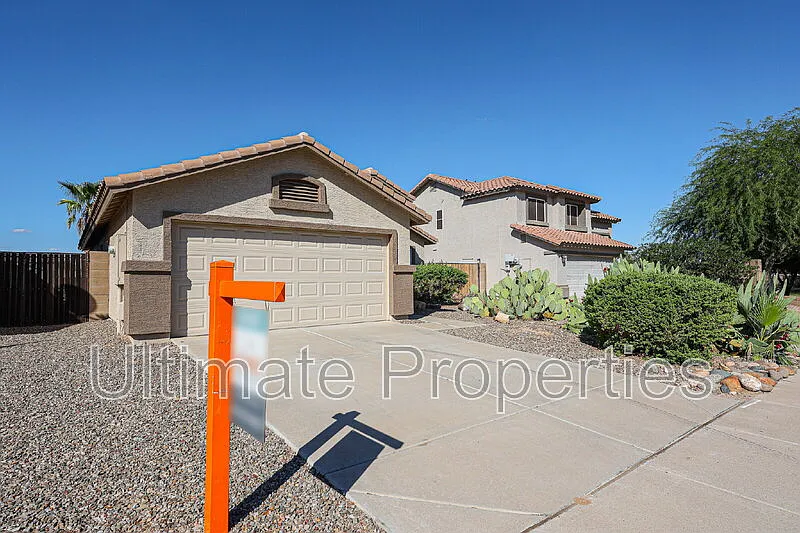 3 bed, 2.0 bath, 1127 sqft, $1,695 — Photo 2