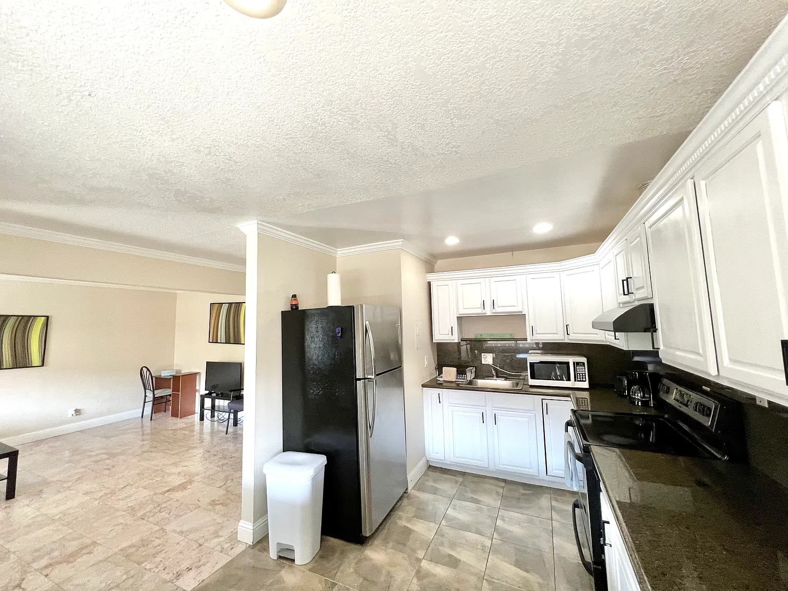 2 bed, 900 sqft, $2,750 — Photo 2