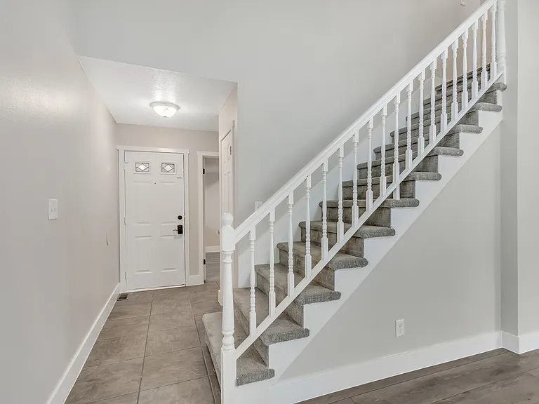683 Seymore Dr — Photo 4