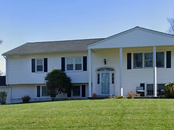 9 Surrey Drive, Brookfield, CT 06804