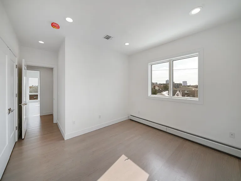 129 Rothwell Ave — Photo 18
