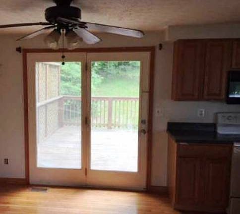 2nd image of 533 Lakeside Dr