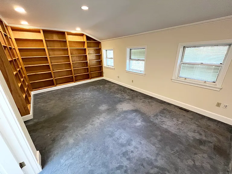 409 Temple St — Photo 8