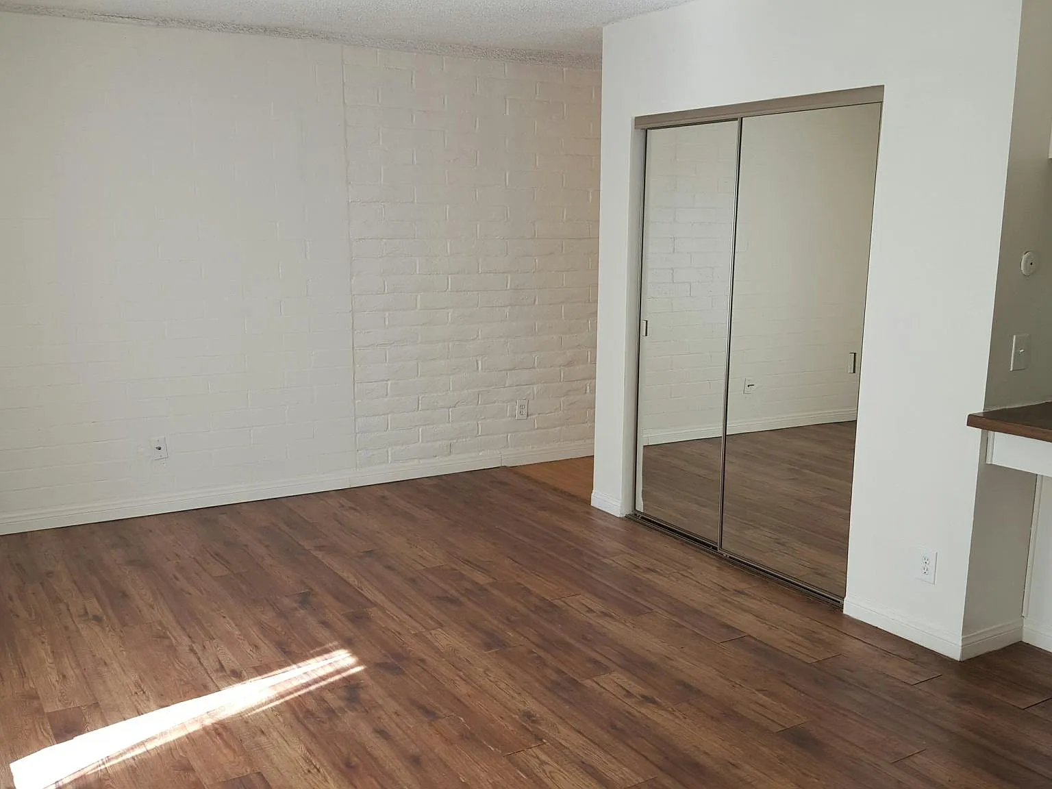 Studio, 400 sqft, $1,525 — Photo 1