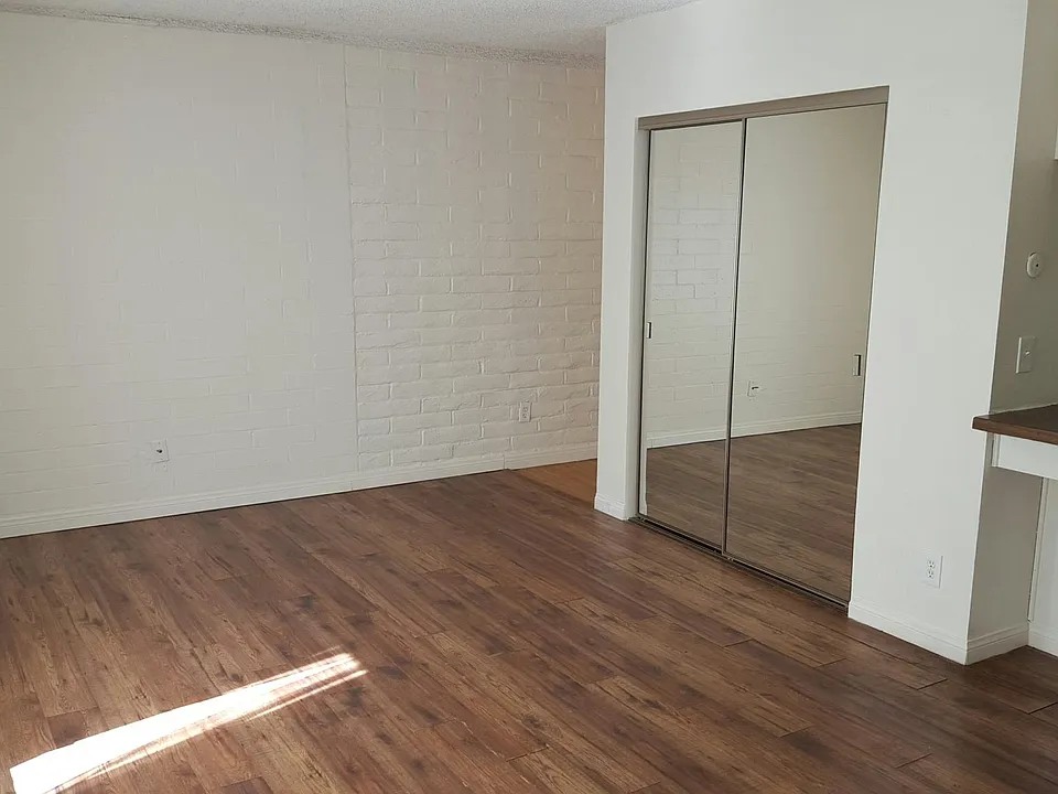 361 E Washington Ave #12