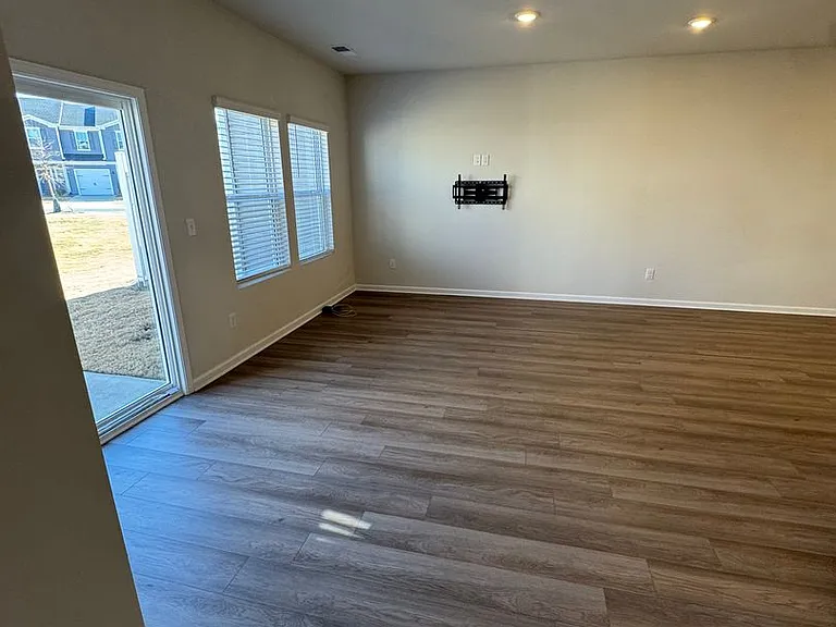 1066 Plumcrest Dr — Photo 8