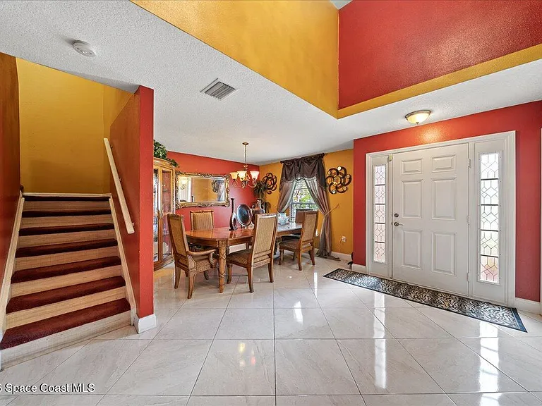 4635 Elena Way — Photo 5