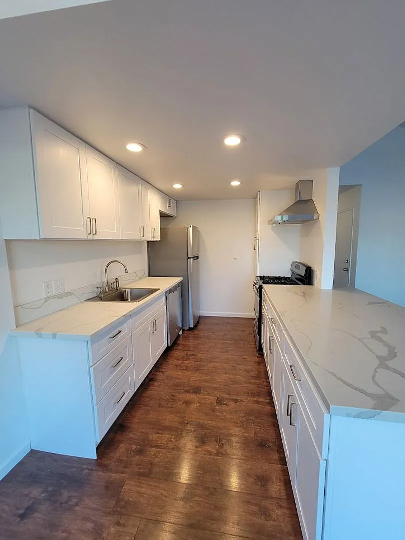 735RE — Photo 2