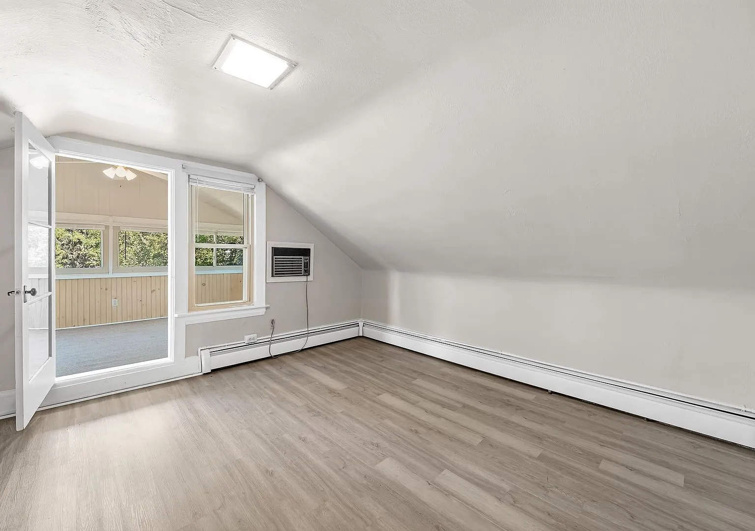 14724 Clifton Blvd — Photo 4