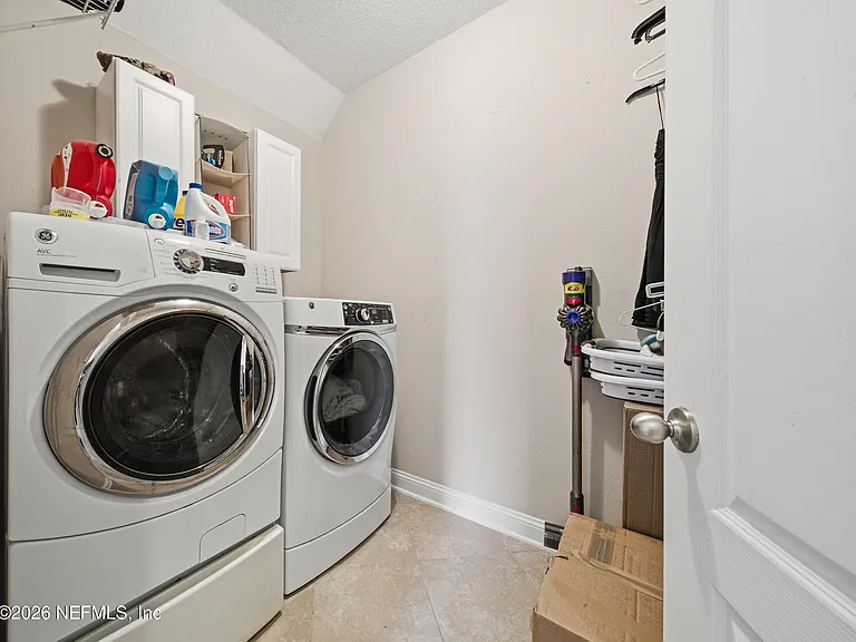 705 W Kings College Dr — Photo 16