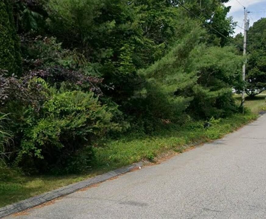 2nd image of 20 Saint Patrick Avenue