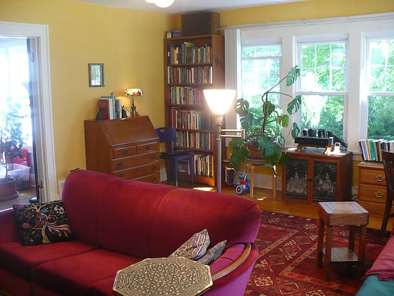 5th image of 601 S Darst St