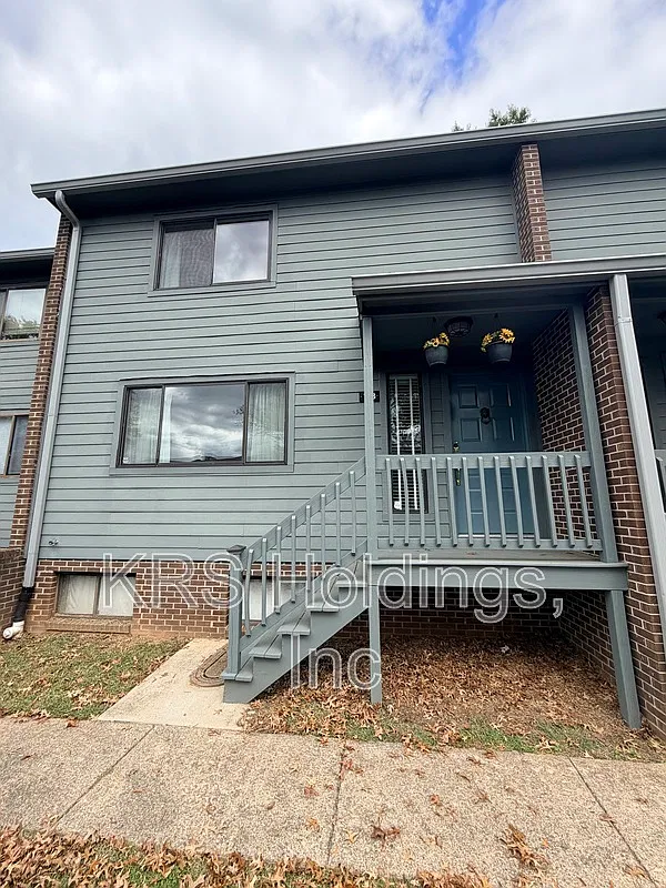3 bed, 3.0 bath, 1660 sqft, $2,790 — Photo 2