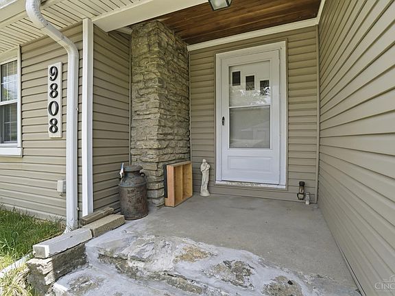 3rd image of 9808 Daly Rd