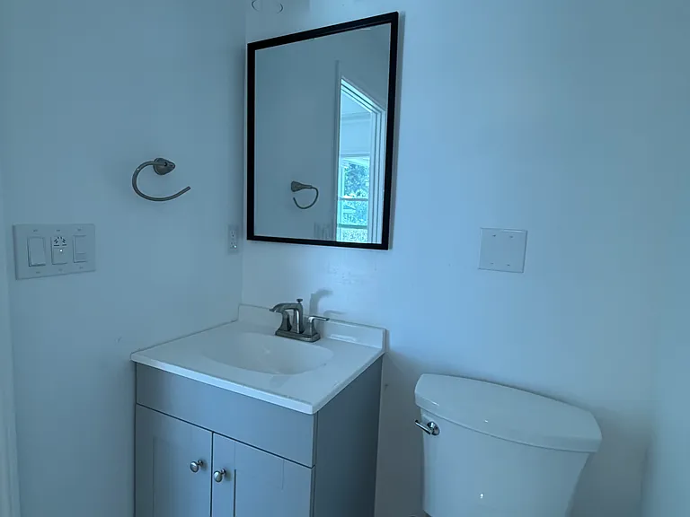 1515 E Rowland Ave — Photo 14