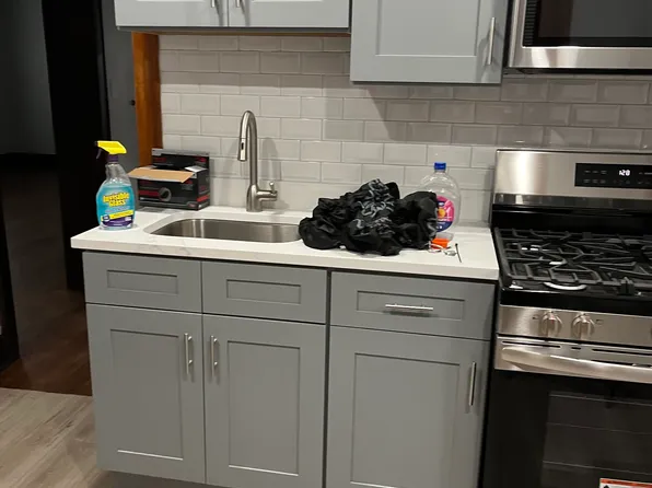 2436 W Thorndale Ave APT 2W, Chicago, IL 60659