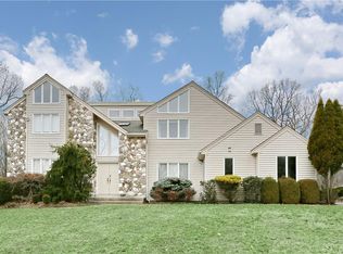 5 Blue Sky Dr, Suffern, NY 10901