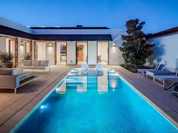 7970 Roseland Dr, La Jolla, CA 92037