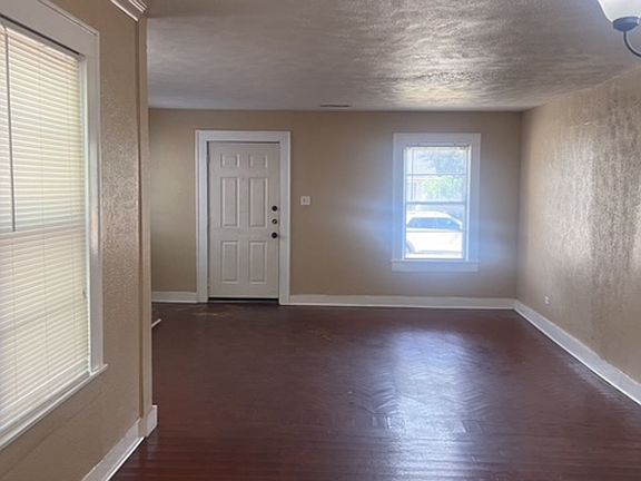 4th image of 804 Austin St
