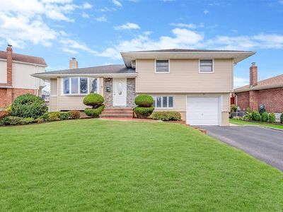 30 Spector Lane, Plainview, NY, 11803