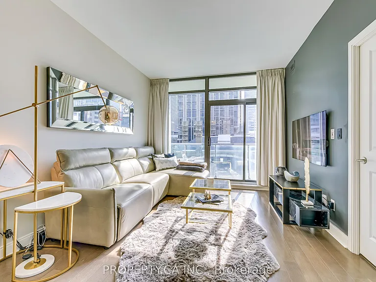 21 Scollard St #406 — Photo 11